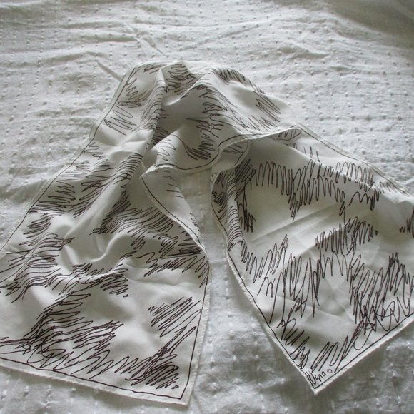 1960s MCM white & chocolate Vera Neumann scarf - Picture 7 of 8